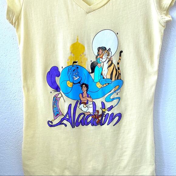 Disney Aladdin Graphic Character V-Neck Tee Juniors Medium - Picture 3 of 6